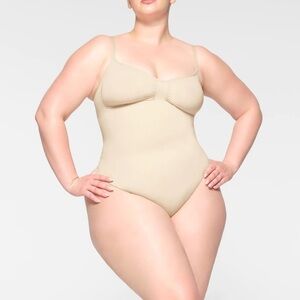 Skims Seamless Sculpting Thong Body Suit
